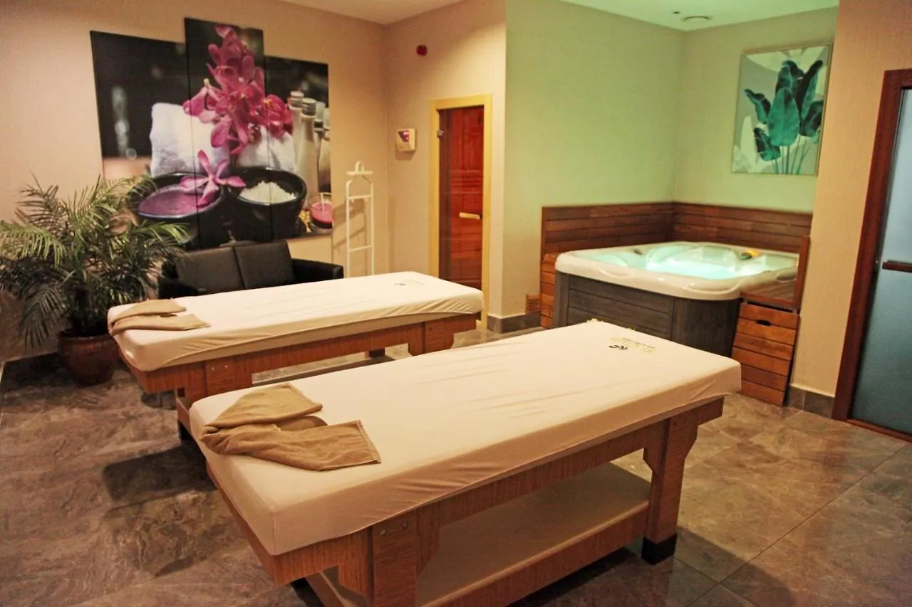 מלון Ramada By Wyndham Istanbul Alibeykoy 4*,