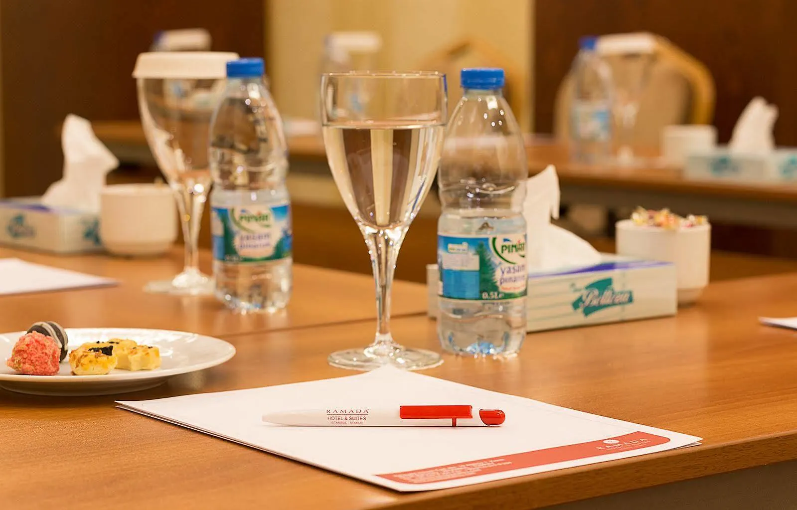 מלון Ramada By Wyndham Istanbul Alibeykoy 4*,  טורקיה